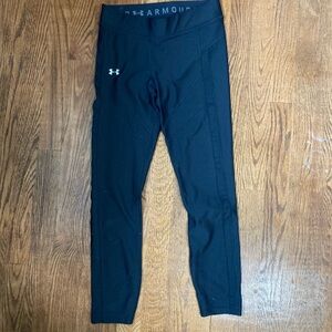 Like new!! UA heat gear cropped leggings. Worn less than 5x.